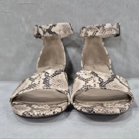 Clarks sandals women's 10 cream black snake embossed padded ankle strap low heel - Picture 4 of 14